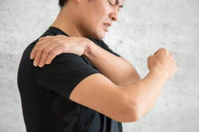 Frozen Shoulder: Stages, Best Treatments, Sleep Tips, and How to Cure It